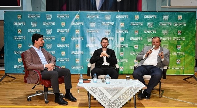 İznik Belediyesi tarafından düzenlenen Genç Tecrübeler Buluşuyor etkinliğinin konuğu yıldız futbolcu İsmail Yüksek oldu
