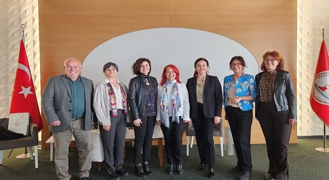 Karşıyaka Belediyesinden Yaşlılara Saygı Haftası Paneli