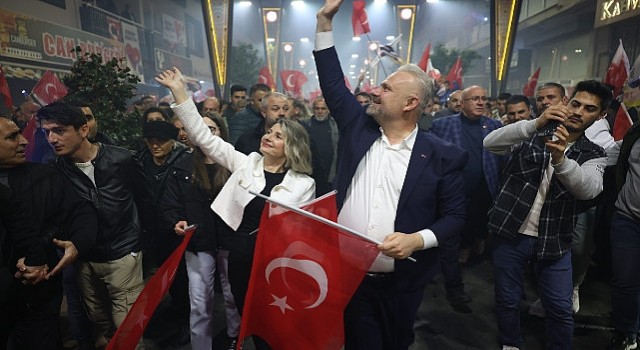 Menemende Muhteşem Kortej