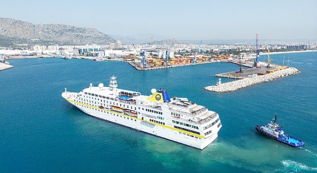 QTerminals Antalya Limanı, yılın ilk kruvaziyer gemisi olan Hamburg&#39;u ağırladı