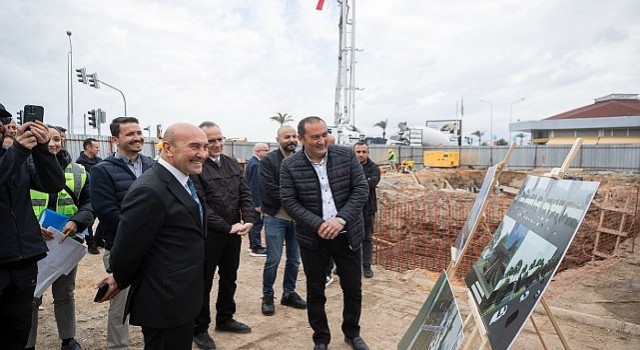 Yeni üst geçit Mustafa Kemal Sahil Bulvarına nefes aldıracak