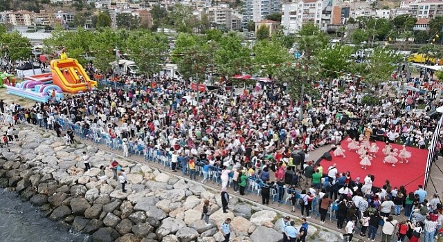 Başkan Önal sözünü tuttu: Binler Bayraklıya akın etti