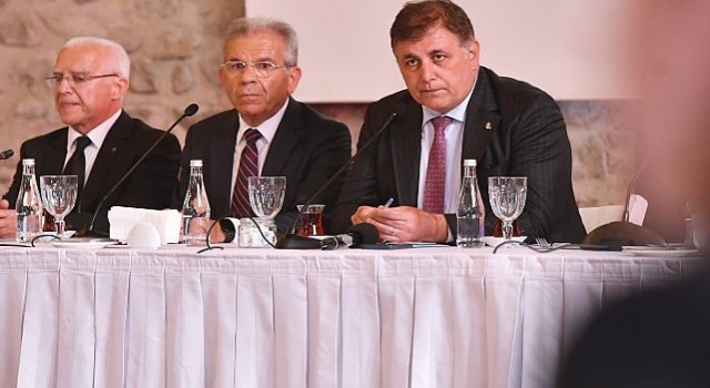 Başkan Tugay yeni dönemin ilk İEKKK toplantısında yol haritasını anlattı “İzmirin kalkınması için çalışacağız”