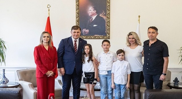 Başkan Tugayın emanet ettiği koltukta şarkılı mesaj