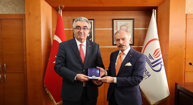 Bayrampaşada CHP dönemi: Başkan Hasan Mutlu mazbatasını alarak göreve başladı