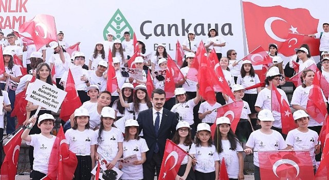 Çankaya Belediyesi, 23 Nisan Ulusal Egemenlik ve Çocuk Bayramını birbirinden renkli etkinliklerle, ilçenin dört bir yanında coşkuyla kutladı