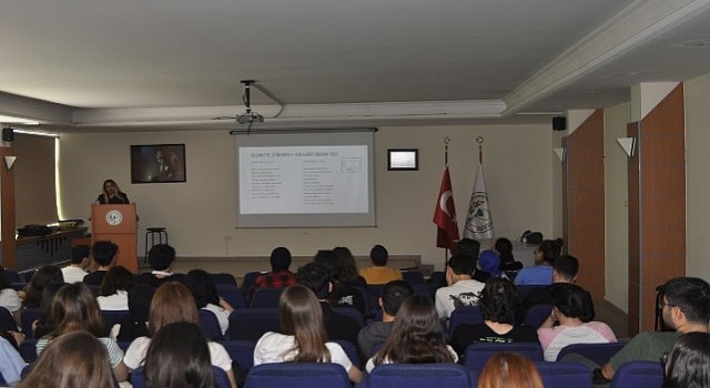 EÜde “Yaşamı ve Şiirleriyle Bir Garip Orhan Veli” konuşuldu