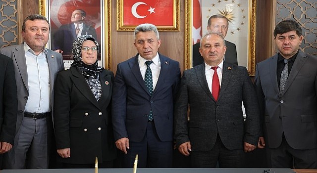 Göreve gelmesinin ardından ziyaretçilerini kabul etmeye devam eden Kandıra Belediye Başkanı Erol Ölmez, Kandırada görev yapan muhtarlarla kahvaltı programında bir araya geldi