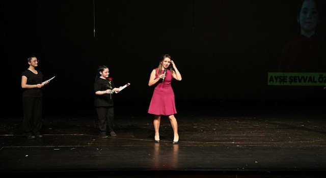 İstanbul Büyükşehir Belediyesi Şehir Tiyatroları “Bir De Bizden Seyredin Kerem Yılmazer Sahnesinde seyirciyle buluştu