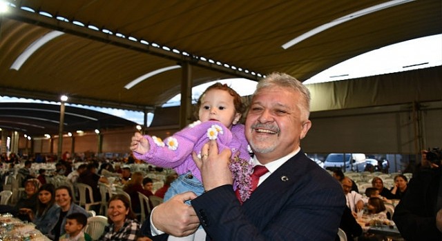 Lüleburgazda Kadir Gecesi&#39;nde binler iftar sofrasında buluştu