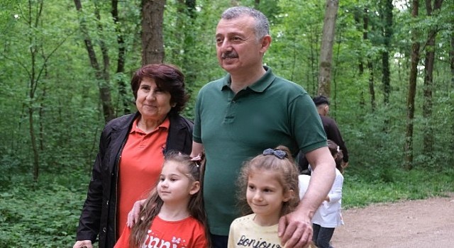 Minik dostlarından Başkana Teşekkürler Tahir amca