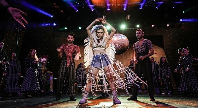 “Aşık Shakespeare” için sezonun İstanbuldaki son oyunları 27-28 Mayısta Zorlu PSMde