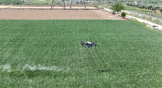 Aydında tarım alanında birçok önemli proje yürüten Aydın Büyükşehir Belediyesi, çiftçileri teknolojik yeniliklerle de buluşturmaya devam ediyor