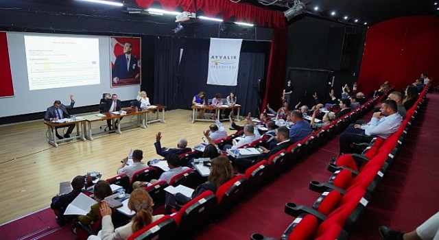 Ayvalık Belediyesi Mayıs ayı olağan meclis toplantısı Vural Sineması Nejat Uygur Sahnesinde gerçekleştirildi Can Dostlara Yeni Barınak