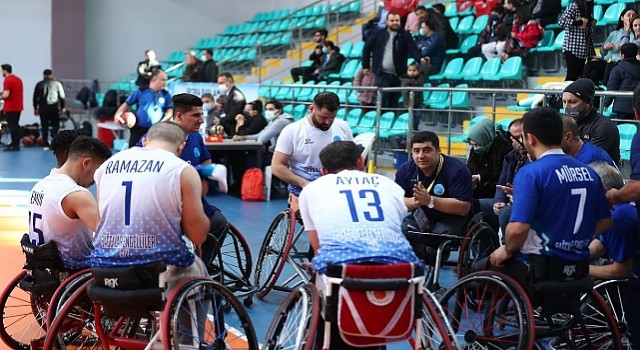 ”Bağcılar Belediyesi sporcusu Emrah Elban, milli takıma yardımcı antrenör oldu”