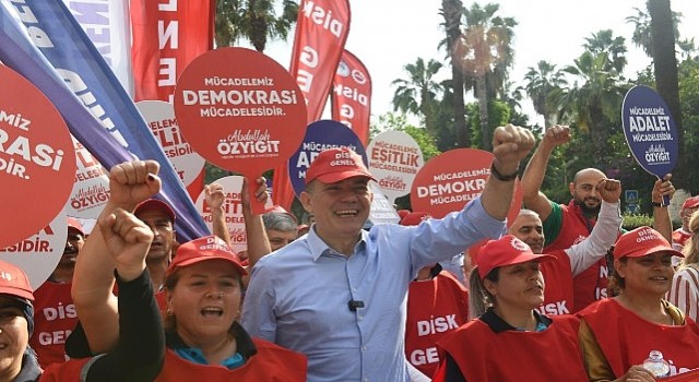 Başkan Abdullah Özyiğit, 1 Mayıs ta işçilerle yan yana yürüdü