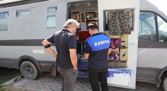 Bayraklıda karavan işgaline zabıta engeli