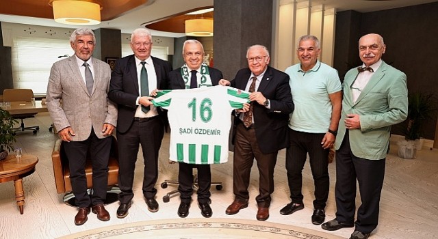 Bursaspor Kulüp Başkanı Sinan Bür ve ekibi Nilüfer Belediye Başkanı Şadi Özdemiri ziyaret ederek görevinde başarılar diledi