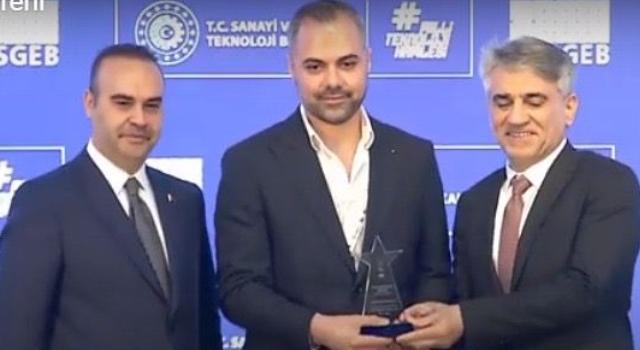 CRT Metal’in Ödülünü Bakan Kacır'ın Elinden