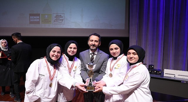 Konya Büyükşehirin Yarışmalarında Başarı Gösteren Öğrencilere Ödülleri Verildi