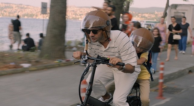 Netflix, Başrolünde Kaan Urgancıoğluna Yer Veren Sen Büyüme BakTan Yeni Bir Fragman Paylaştı