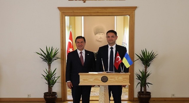 Ukrayna Antalya konsolosu Oleksandr Voronin Muğla Büyükşehir Belediye Başkanı Ahmet Aras ziyaret etti