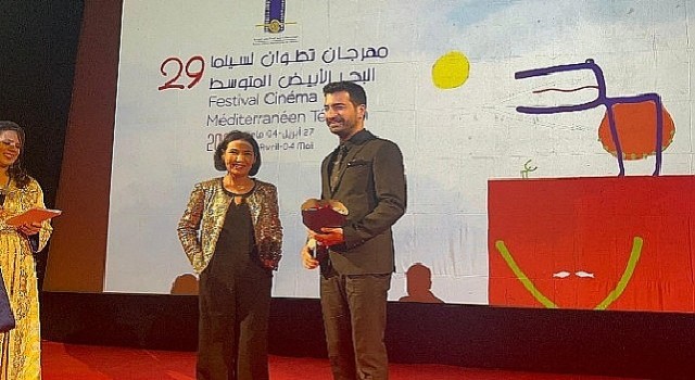 Ünlü oyuncu Mert Altınışık tan Fas çıkartması