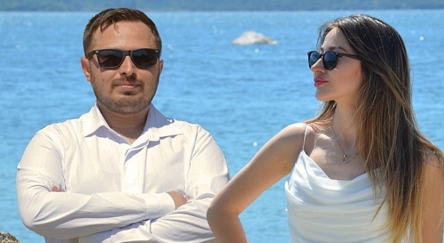 Mahmut Görgen ve Aslı Cevri nin Ada Sahilleri Şarkısı Yayında