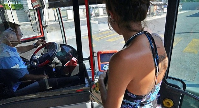 İzmirde 90 dakika ücretsiz aktarma başladı “İkinci biniş için vereceğimiz parayla gevrek yer, ayran içeriz”