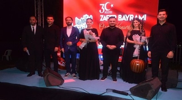 Büyükşehir 30 Ağustosu, zafer şarkılarıyla kutladı