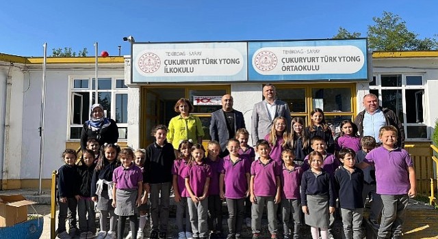 Başkan Taşyasandan minik öğrencilere kırtasiye seti