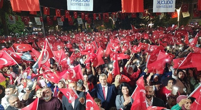 Gölcük Belediye Başkanı Ali Yıldırım Sezer, yayınladığı mesaj ile 29 Ekim Cumhuriyet Bayramı'nı kutladı.