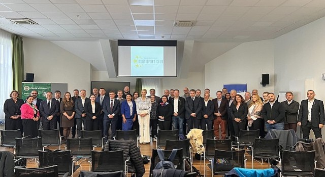 İzmir, Devler Kulübünün kapısını araladı