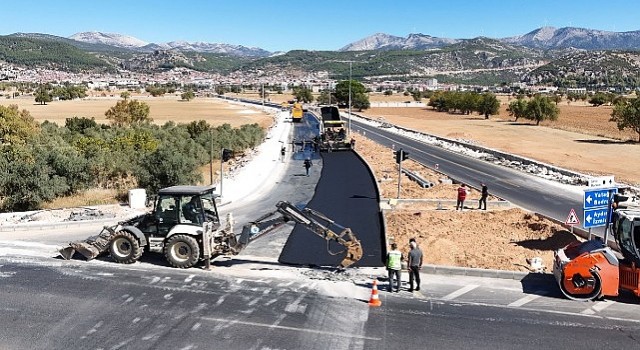 Otogar Yolunda 3. Kat Sıcak Asfalt Çalışması Başladı