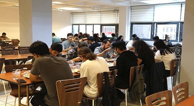 Üniversitelilerin Akşam Yemeği Çankaya Belediyesi&#39;nden