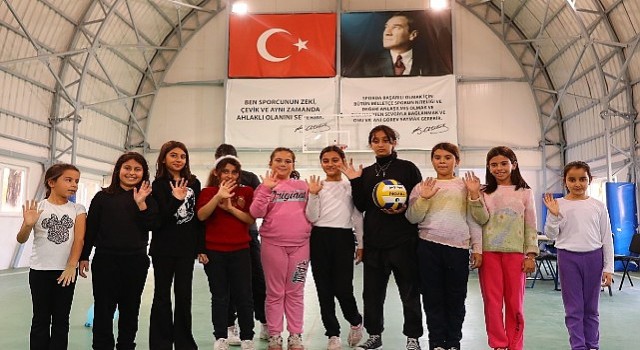 Öğrenciler ara tatillerinde Bilim Köyünde eğlenerek öğreniyor