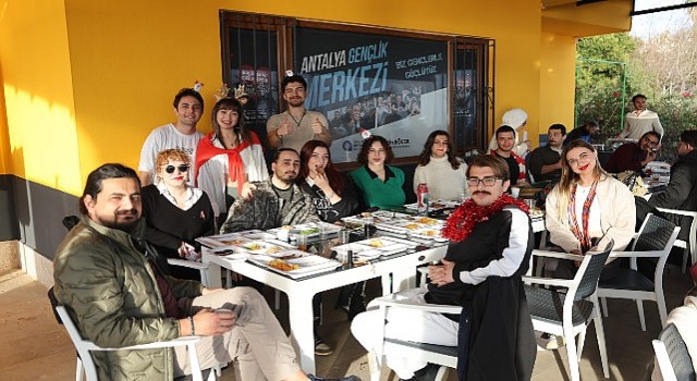 Atatürk Parkındaki Gençlik Merkezi gençlerin yeni buluşma noktası oldu