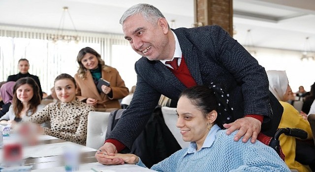 Bergamadaki Engelli Çocuklar Ilıca Sosyal Tesislerinde Buluştu