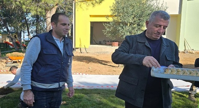 Başkan Günaydan işçilere baklavalı teşekkür