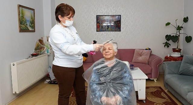 Gaziemir Belediyesinden evde kuaför hizmeti