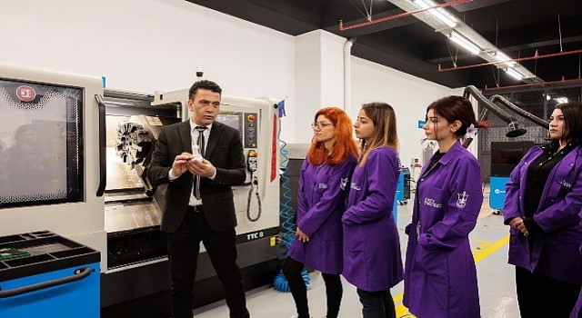 Konakta tabular yıkılıyor: Kadınlara CNC operatörlüğü eğitimi