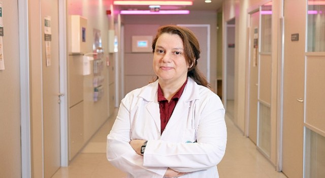 Masa başında çalışan kadınlar en çok boyun ağrısından şikayetçi…