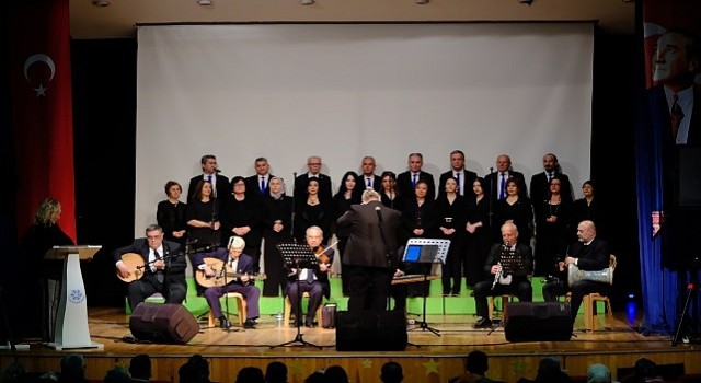 Aydın Büyükşehir Belediyesi, kültür ve sanat etkinliklerine devam ediyor. Büyükşehir Belediyesi Türk Sanat Müziği Korosu, Kuyucakta konser düzenledi