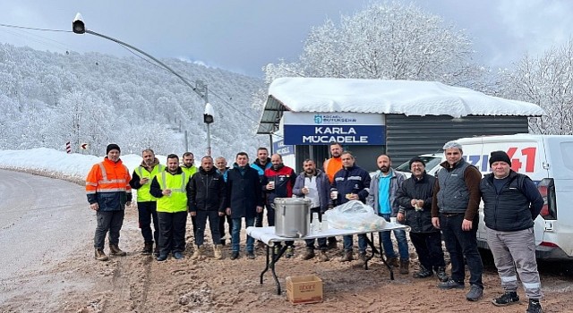 Büyükşehir, 2.321 personel ve 623 araç-iş makinesiyle kara geçit vermedi; Büyükşehirin karla sınavına tam not