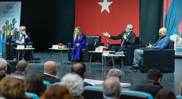 Gazetecilerin sorunları Konakta konuşuldu