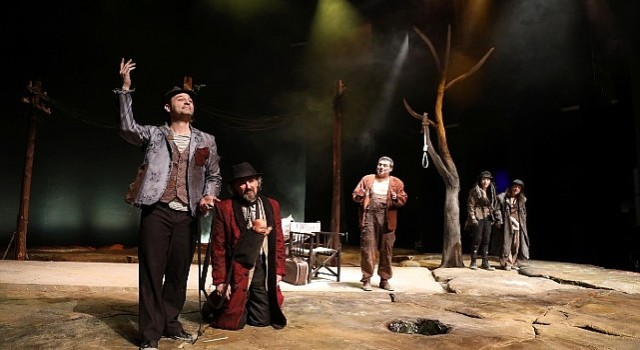 İstanbul Büyükşehir Belediyesi Şehir Tiyatroları, tiyatro sezonunun yeni haftasında 14 oyunla seyirci karşısına çıkıyor.