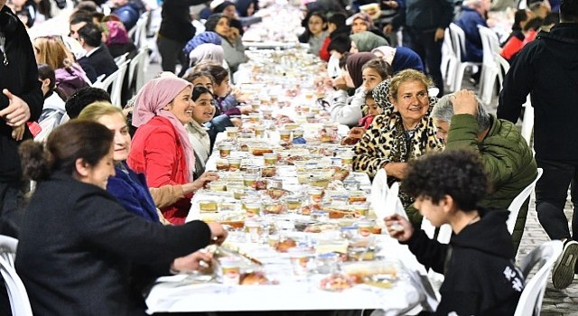 İşte İzmirin iftar programı Büyükşehir Ramazan bereketini kente yayacak
