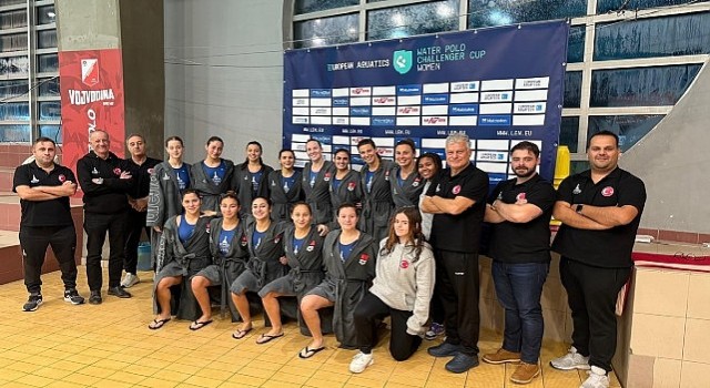 İzmirin Avrupa Şampiyonu kadınları “duble” peşinde