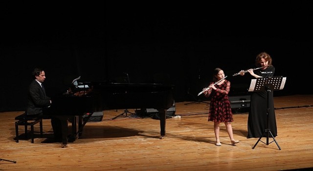 Karşıyakadan Pirana şarkılarla dostluk köprüsü!