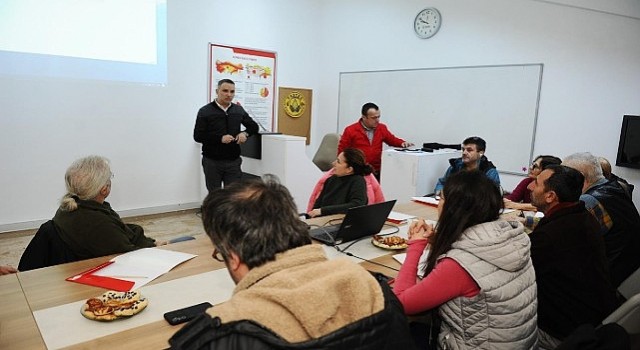 Karşıyakanın Mahalle Afet Gönüllüleri eğitime başladı